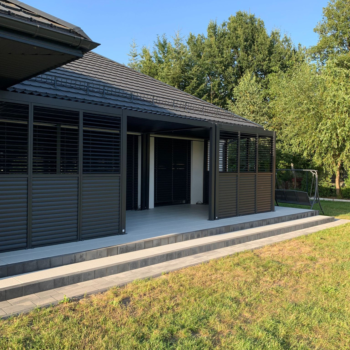 Pergola modułowa – czym jest i jak stworzyć idealny zestaw na taras?